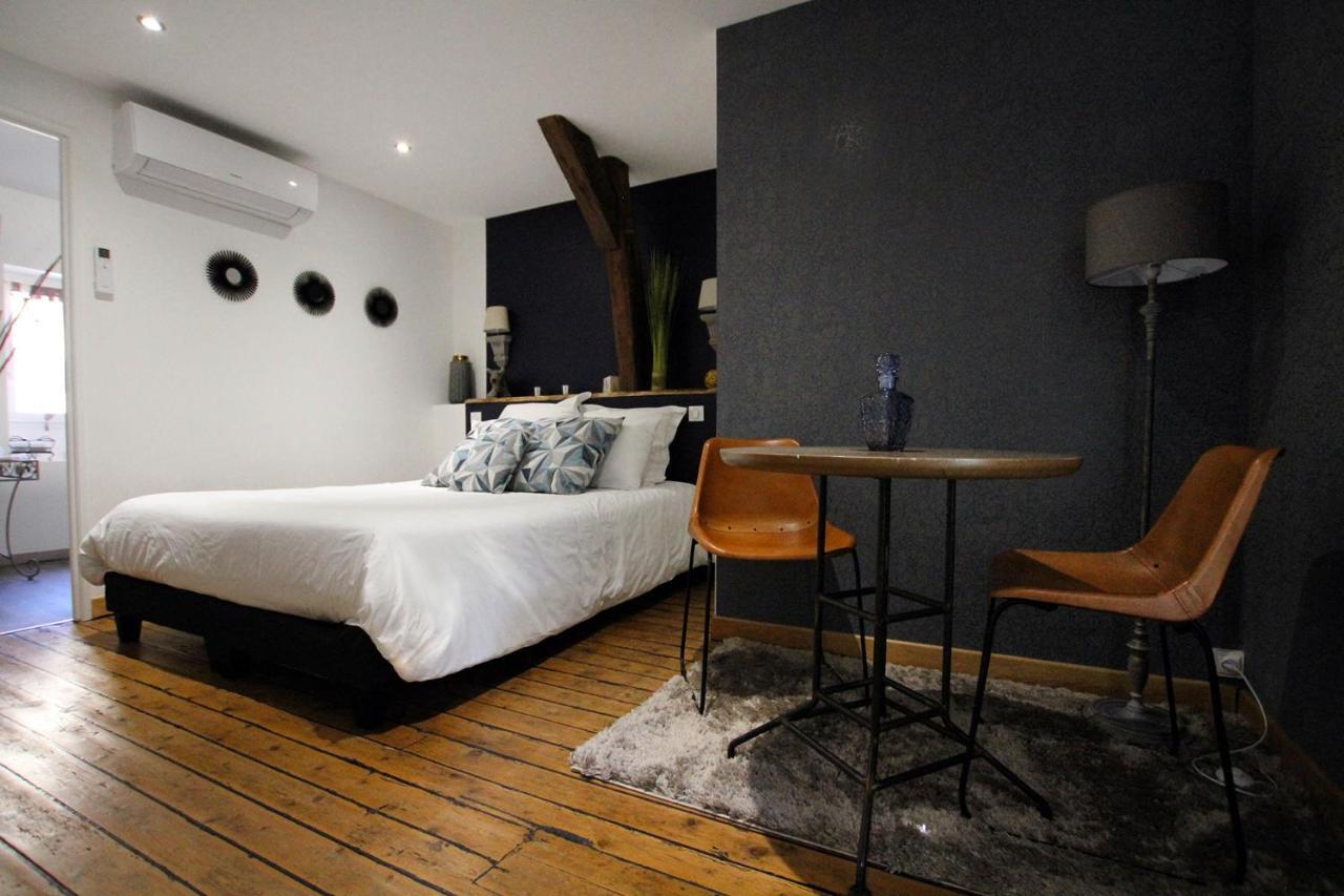 Les Bories In The City - Bed & Breakfast Сарла-ла-Канеда Екстер'єр фото